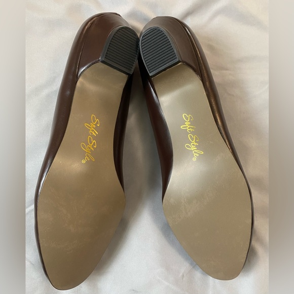 Size 11 Soft Style Women's Brown Shoes - Picture 4 of 4